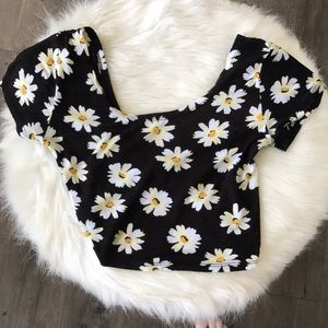 Daisy Crop Top🖤💛🖤